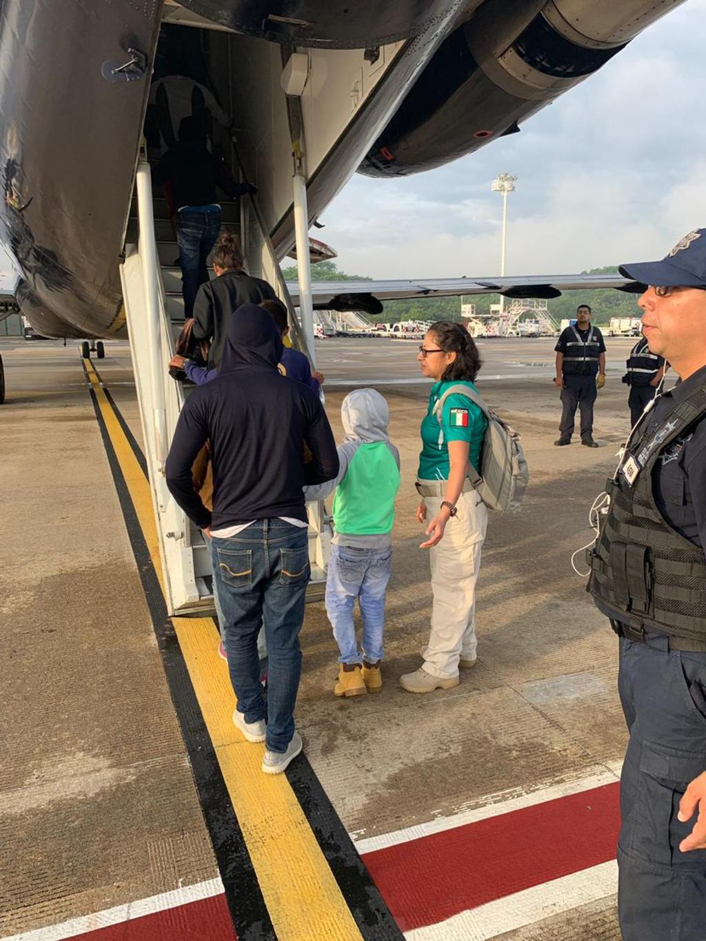 El Instituto Nacional de Migración (INM) repatrió a 108 personas, en su mayoría familias, de origen hondureño que permanecían de forma irregular en México. (TWITTER)