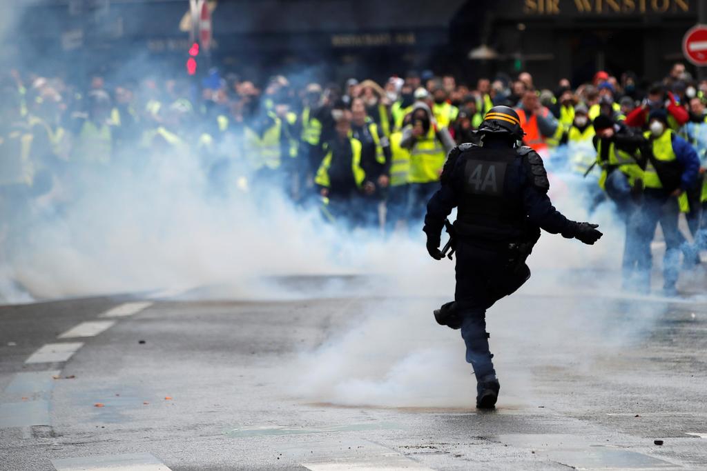 Denuncian a Macron ante la CPI por violencia contra los chalecos amarillos