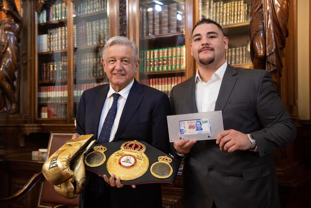 El boxeador visitó en Palacio Nacional al Presidente López Obrador. (AGENCIA)