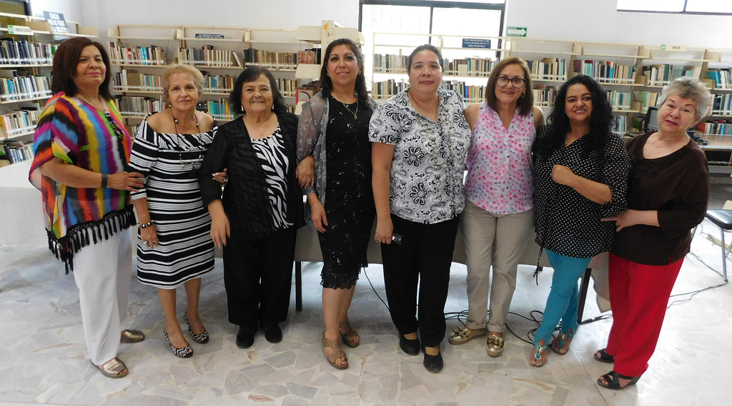 Adela Esparza, Irma Leyva, Teresa García, Blanca Domínguez, Marylola Vázquez, Patricia Taboada, Yadira Ortega y Tony Priego.