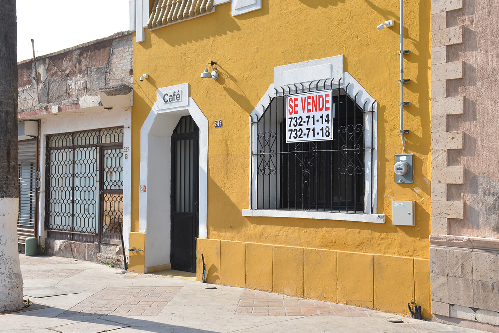 Algunos propietarios de inmuebles en el Paseo Morelos han visto el beneficio de venderlos a mayor precio, para comercios. (FERNANDO COMPEÁN)