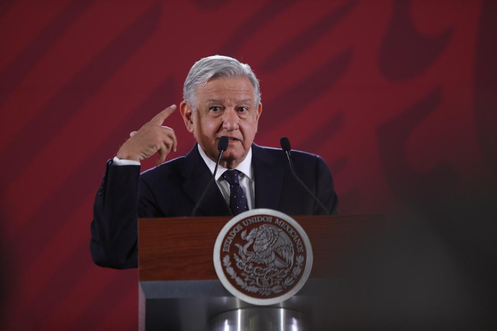 A pesar de la baja en la aprobación y en la calificación que los ciudadanos otorgan al desempeño de Andrés Manuel López Obrador, este mantiene el apoyo de la mayoría de los mexicanos, de acuerdo con la más reciente encuesta realizada por medios nacionales. (EFE)