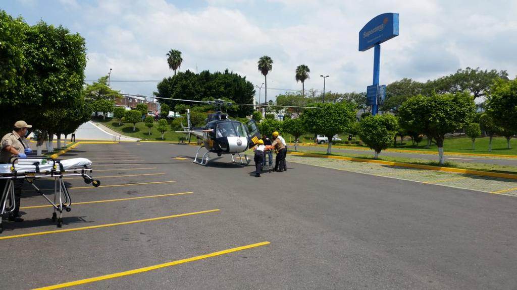 El gobierno del estado señaló que proporciona atención oportuna a las 17 personas en hospitales de Servicios de Salud de Morelos, quienes resultaron lesionadas en el accidente de tránsito ocurrido esta mañana en la Carretera Federal México-Cuautla. (TWITTER)