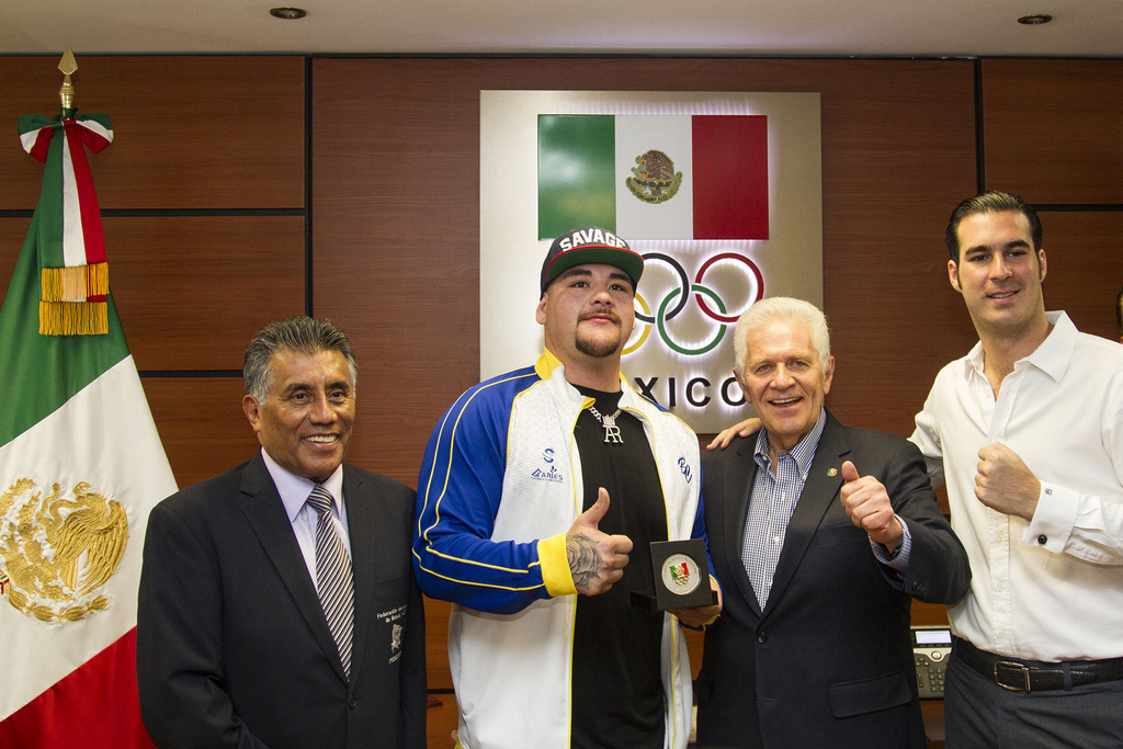 Andy Ruiz recorrió las instalaciones del Comité Olímpico Mexicano. (EFE)
