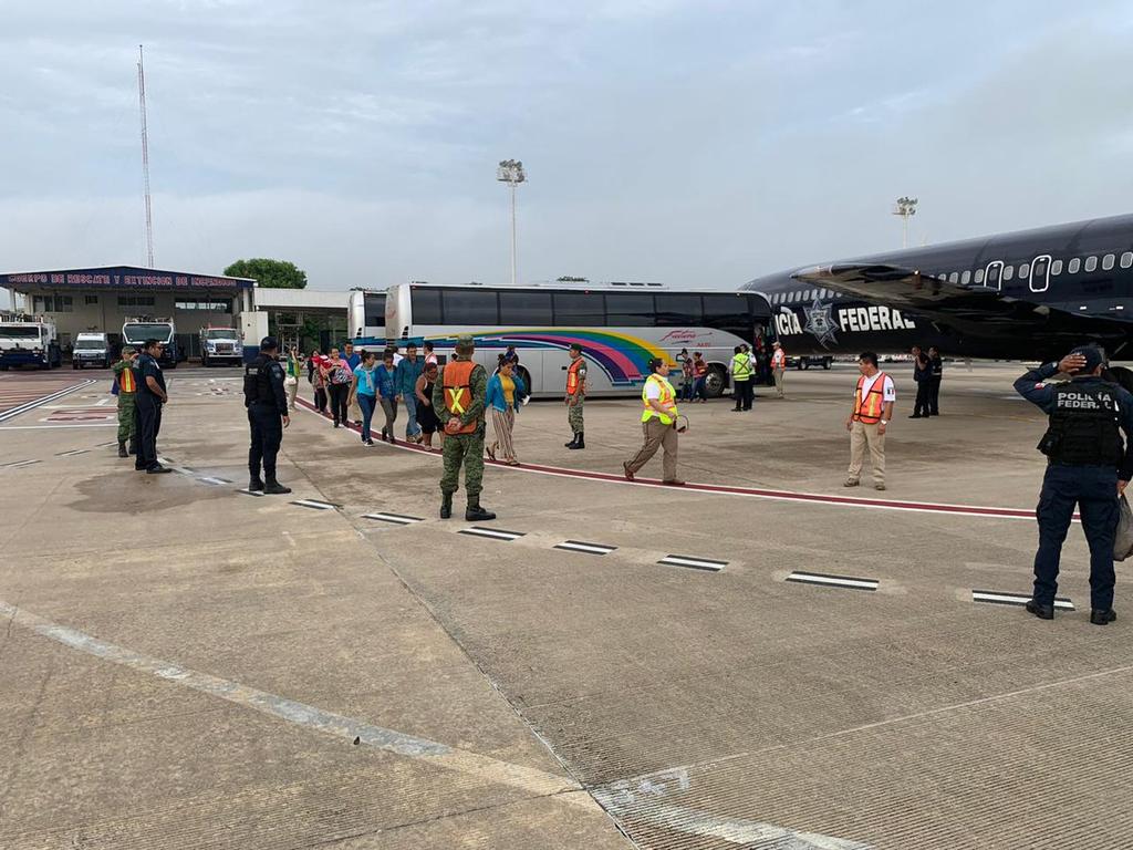 Este jueves, un total de 105 personas de origen hondureño que permanecían de forma irregular en México fueron repatriadas por el Instituto Nacional de Migración (INM). (TWITTER)