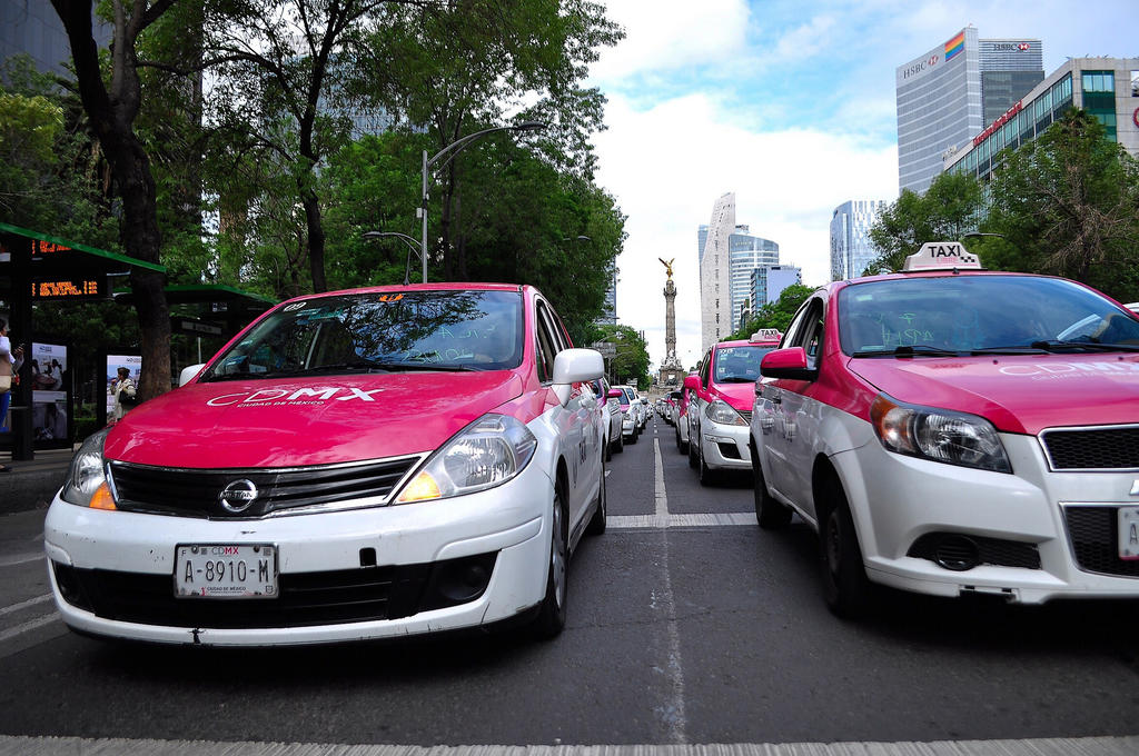  La Secretaría de Movilidad de la Ciudad de México (Semovi)  destinará 300 millones de pesos del Fondo del Taxi y el Peatón para la sustitución de 12 mil taxis con 10 años de antigüedad. (ARCHIVO)