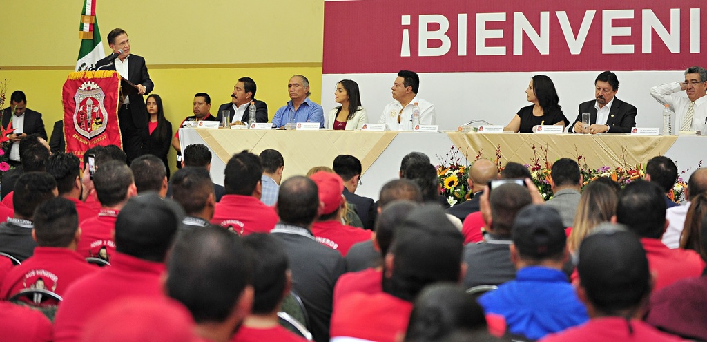 El gobernador José Aispuro pidió al senador Napoleón Gómez Urrutia una alianza entre sindicato, Gobierno y empresas mineras. (CORTESÍA)