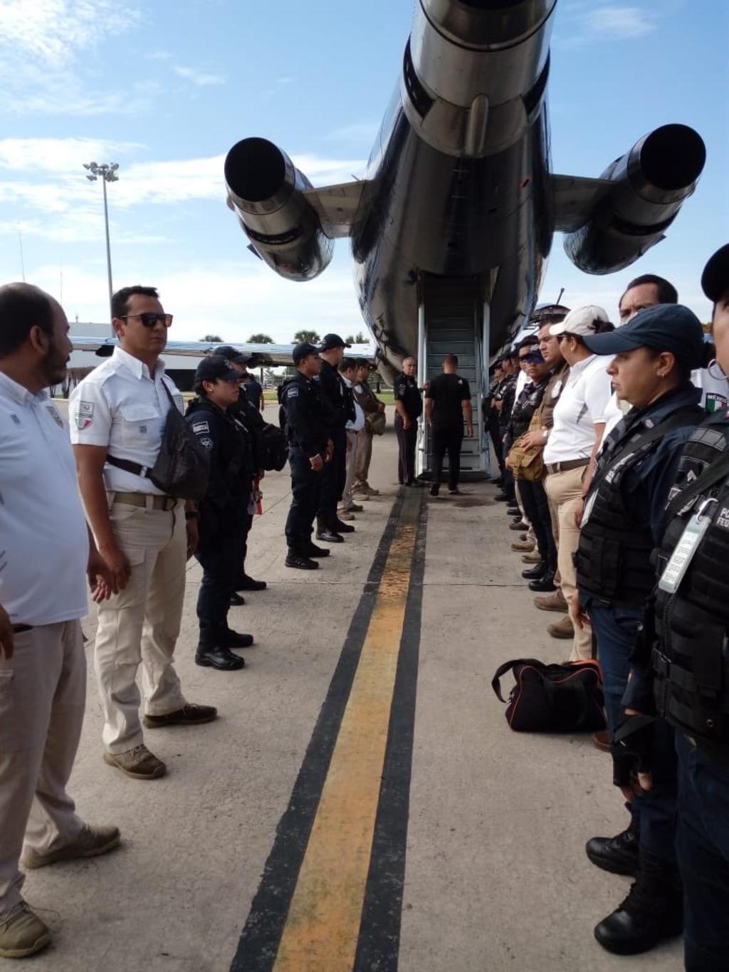El Instituto Nacional de Migración (INM) informó hoy que fueron retornados a su país de origen 76 personas de nacionalidad cubana que permanecían en México de manera irregular. (TWITTER)