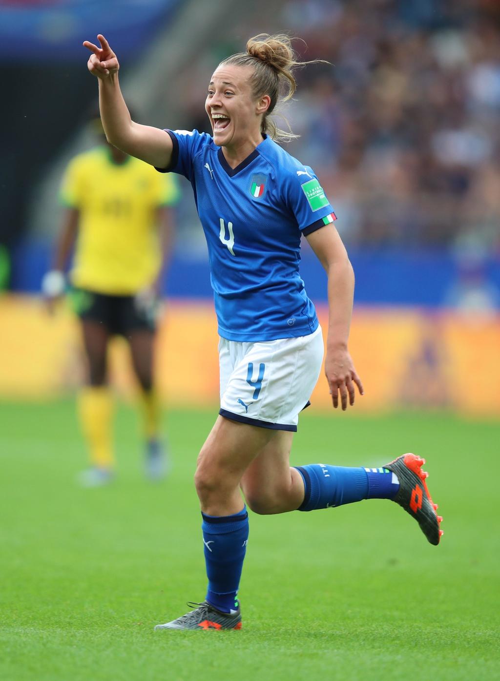 Aurora Galli celebra una de las dos anotaciones que marcó en el encuentro ante la selección jamaicana.