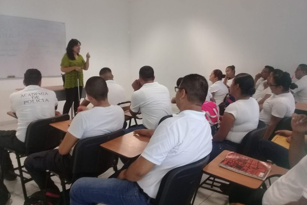 El Instituto Municipal de la Mujer impartió pláticas a los integrantes de la Academia de Policía. (EL SIGLO DE TORREÓN) 
