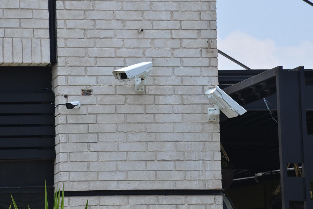 El circuito cerrado de videovigilancia o las llamadas cámaras de seguridad, se han convertido en una necesidad para  ciudadanos que buscan proteger su patrimonio e integridad. (ARCHIVO)