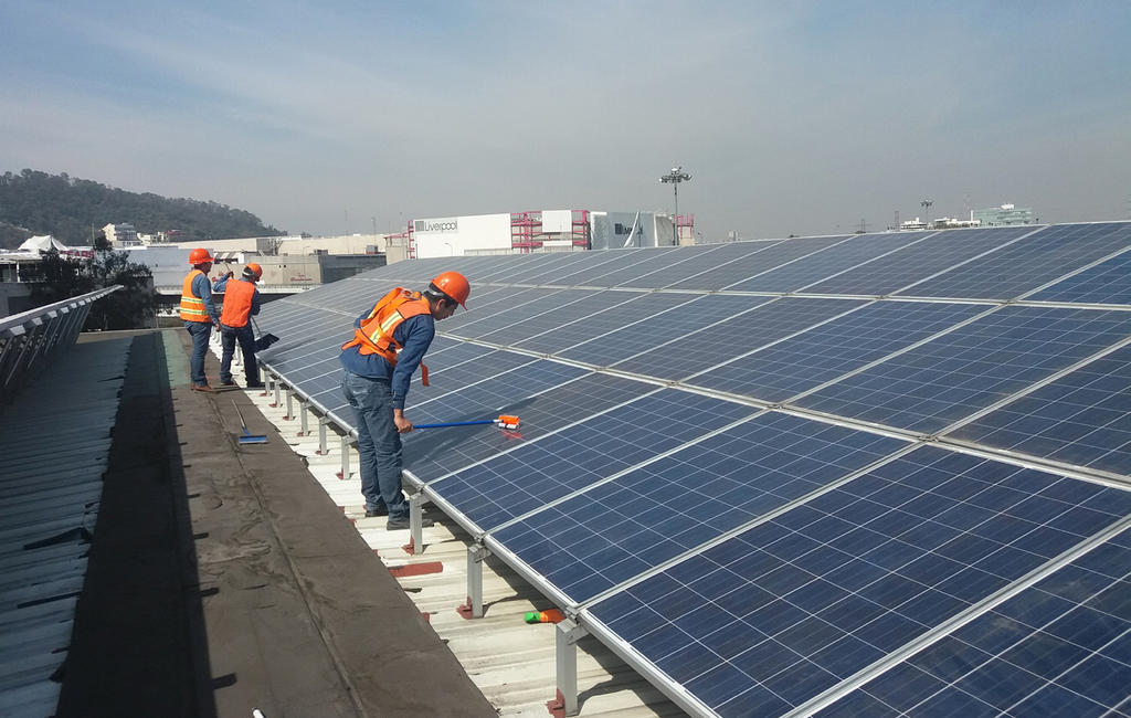  En lo que va del año, el sector solar creció 32 por ciento, al pasar de pasar de tres mil 75 megawatts en diciembre de 2018 a cuatro mil 57 megawatts en junio de 2019, informó la Asociación Mexicana de Energía Solar (Asolmex). (ARCHIVO)