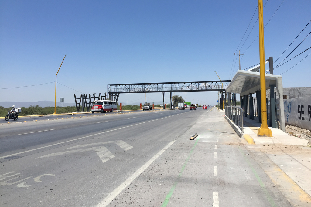 Avanza la obra del Metrobús en el municipio de Matamoros; continúa instalación de puentes. (GUADALUPE MIRANDA)
