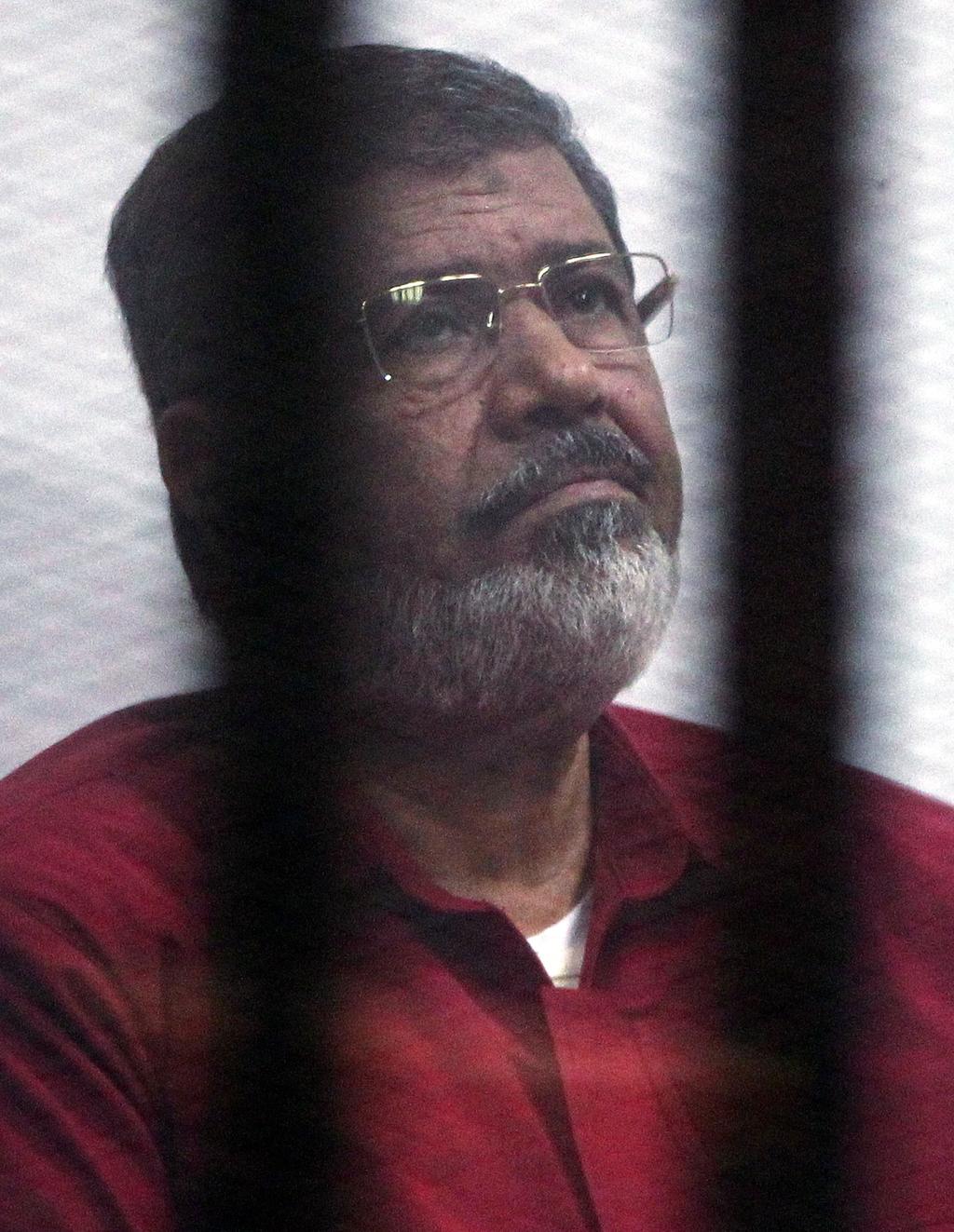 El exmandatario, de 67 años, murió en un tribunal de El Cairo, dentro de la jaula de los acusados. (EFE)
