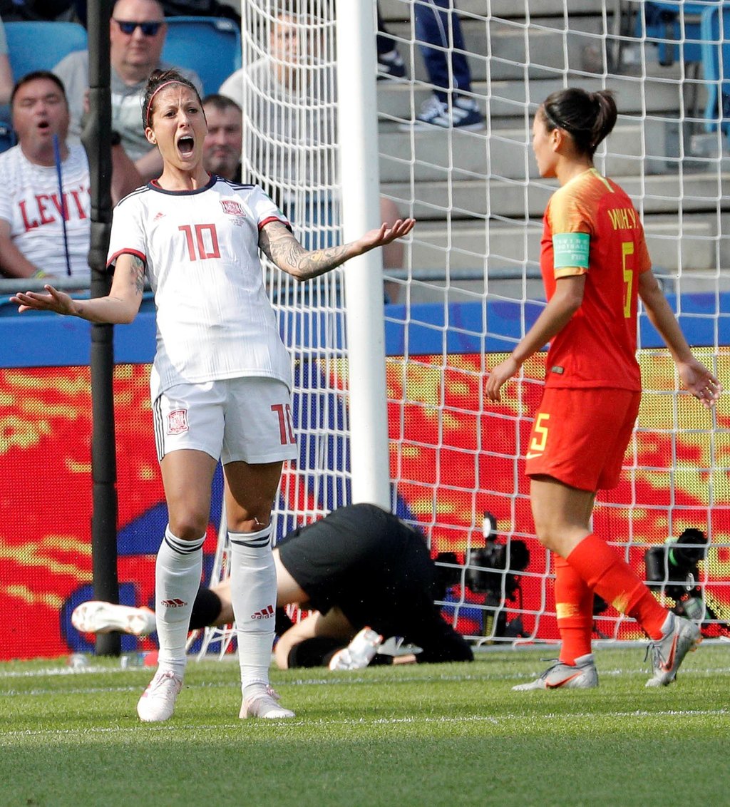 La delantera española Jennifer Hermoso (10) durante el partido en que su selección empató sin anotaciones ante las jugadoras de China, en el Mundial femenil de Francia. (EFE)