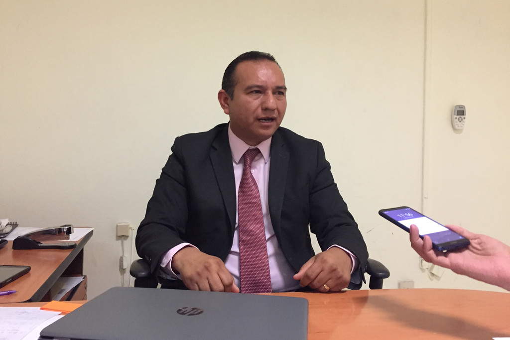 El recién nombrado tesorero municipal, Gerardo Marentes dijo que este miércoles se reunirán con la empresa de paneles. (EL SIGLO DE TORREÓN/GUADALUPE MIRANDA)