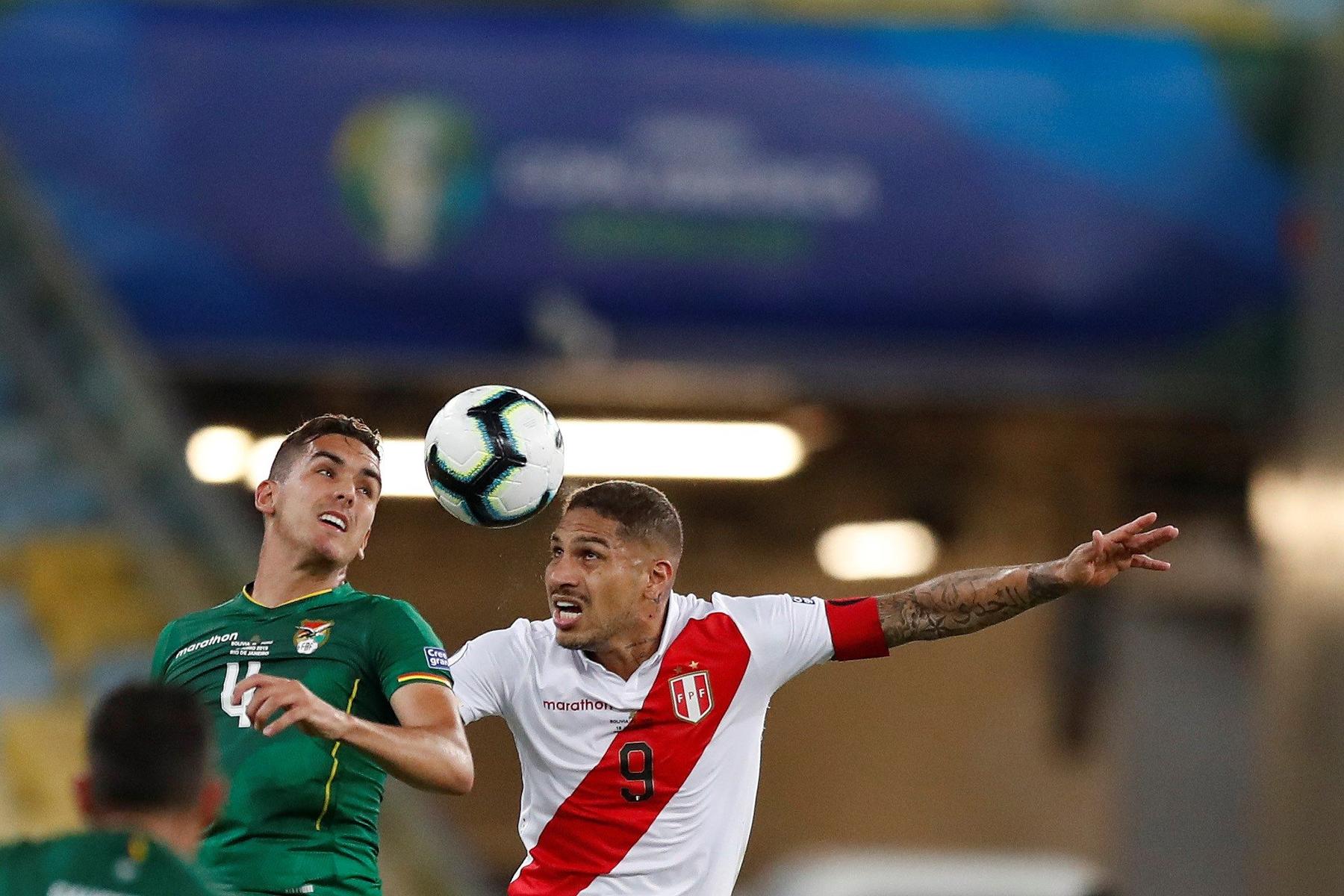Los goles de la victoria fueron obra de Paolo Guerrero, Farfán y Flores; Marcelo Martins había adelantado a los bolivianos por la vía del penal al 27'. (EFE)