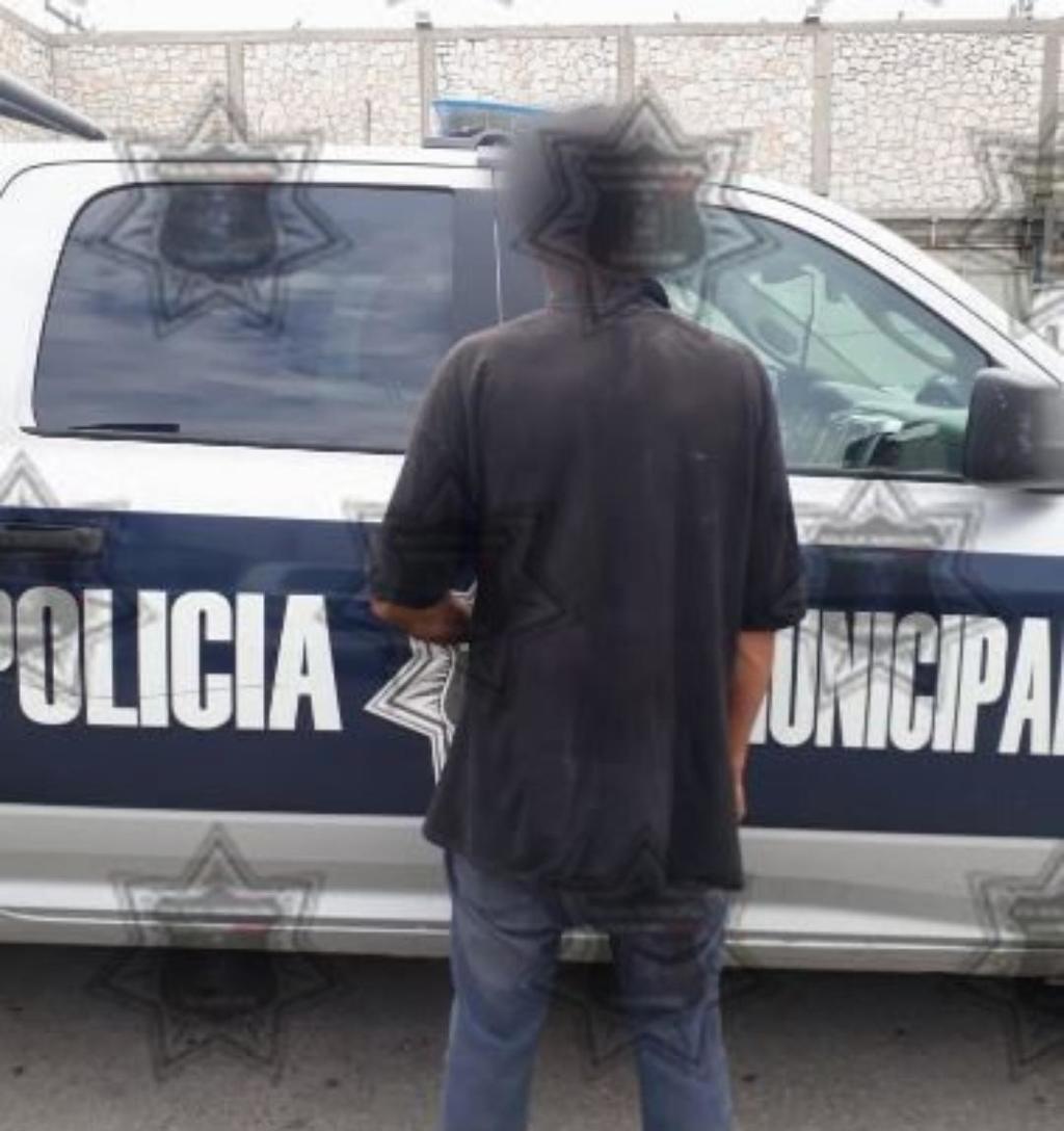 El detenido está identificado como Jaime, de 22 años de edad, el cual se encuentra en las celdas de la Policía Municipal (Colón) donde quedó a disposición del agente del Ministerio Público competente. (ESPECIAL)
