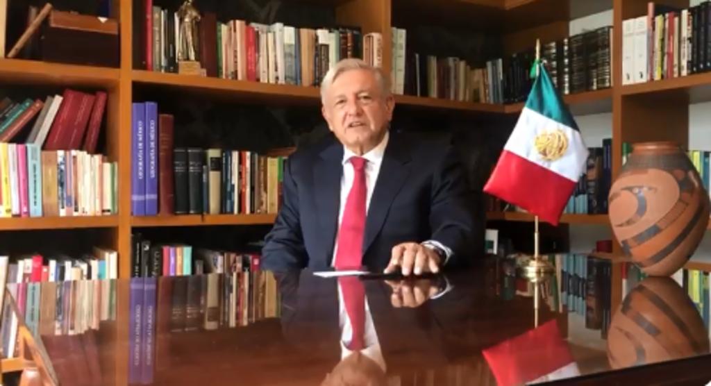 En la red social compartió un video grabado en la biblioteca de su casa ubicada en la alcaldía Tlalpan, en el que reiteró la determinación de México de mantener relaciones de amistad y cooperación para el desarrollo con ambas naciones. (TWITTER)
