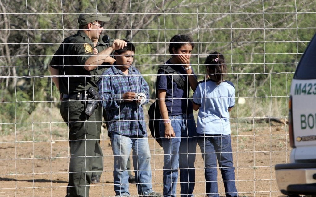 Alista EUA operativo de deportación, dijo director del ICE. (AGENCIAS)
