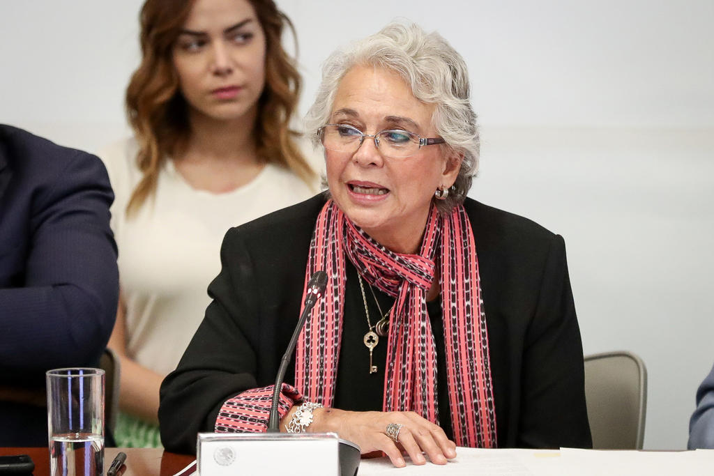 La secretaria de Gobernación, Olga Sánchez Cordero, afirmó que México tiene sus puertas abiertas para que los migrantes se queden en territorio mexicano, no para que solamente transiten por éste. (ARCHIVO)
