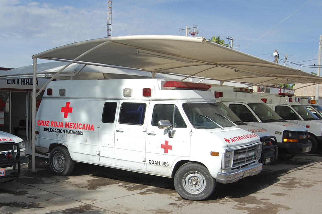 Agentes de Viesca y Matamoros fueron los primeros en acudir al auxilio y localizaron al elemento herido y a bordo de una ambulancia lo trasladaron hasta un hospital de la región. (ARCHIVO)
