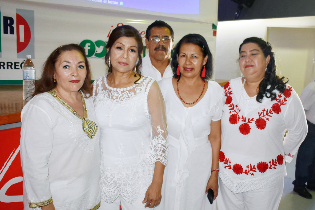 María Guadalupe, Katy, Raúl, Luz y Gricelda.