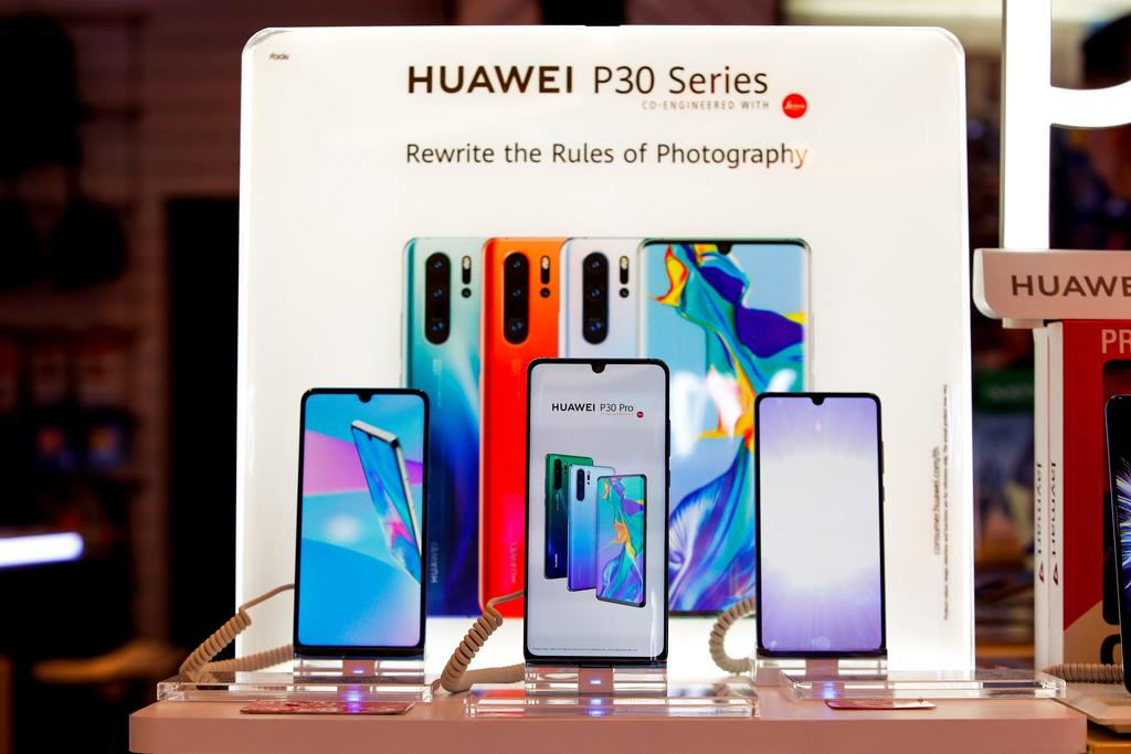 Huawei ha anunciado tres nuevos dispositivos, el Nova 5, el Nova 5 Pro y el Nova 5i , junto con un nuevo chipset Kirin 810 de 7 nm , informa GizmoChina. (ARCHIVO)