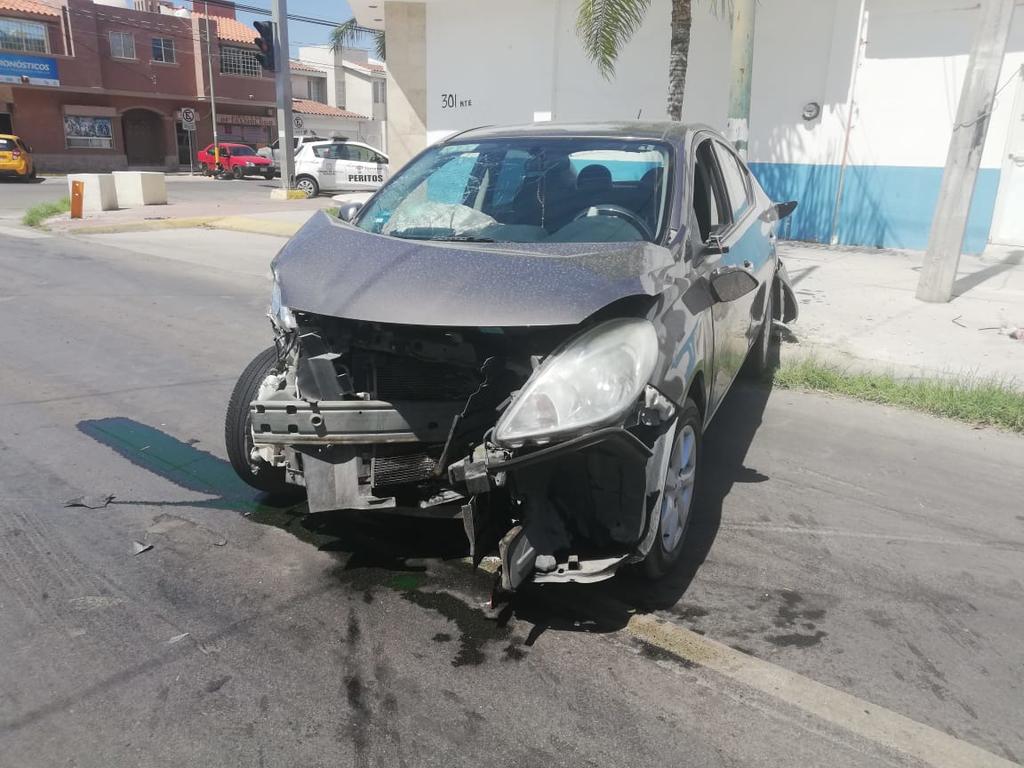 El reporte preliminar de los hechos establece que el accidente ocurrió alrededor de las 11:30 de la mañana, en el cruce de las calles Escobedo y Francisco I. Madero, en el Centro de Torreón. (EL SIGLO DE TORREÓN)
