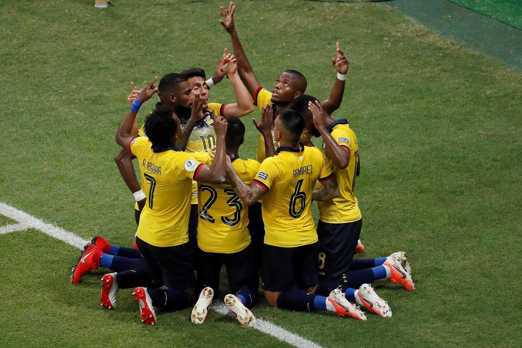 El bicampeón Chile y Colombia son las únicas selecciones que sacaron boleto anticipado para los cuartos de final de la Copa América. (ARCHIVO)