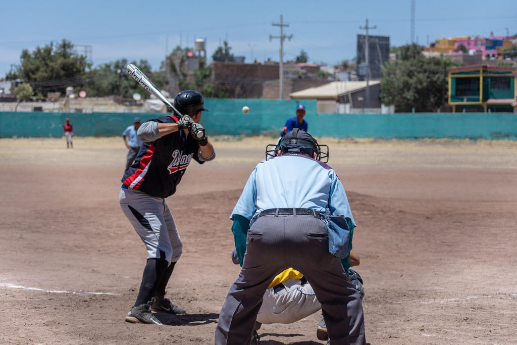Al rojo vivo, se puso la disputa por el campeonato de temporada, en las dos categorías que integran la Liga de Beisbol de Empleados y Profesionistas. (ARCHIVO)
