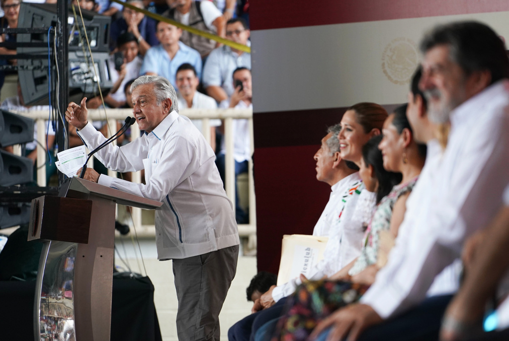 El presidente López Obrador señaló que también se resolverá la escasez de gas natural.