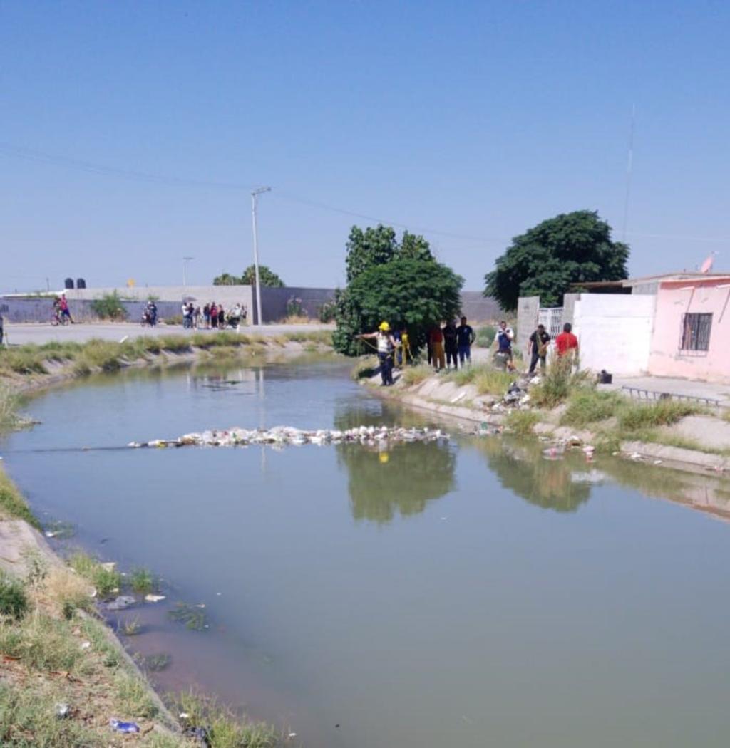 Flotando en las aguas del canal de riego que pasa por el poblado Coyote del municipio de Matamoros, fue localizado el cuerpo de un hombre, la mañana este domingo. (EL SIGLO DE TORREÓN) 