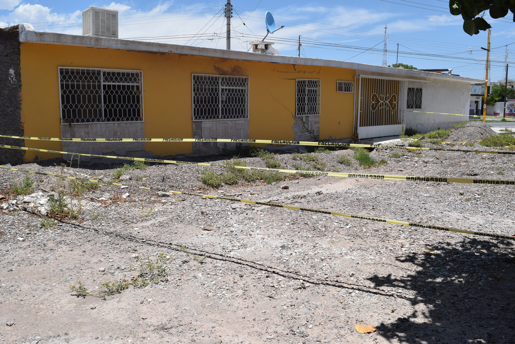Habitantes de la calle Brezo, en la colonia Bellavista, esperan que antes de concluir la administración les den una solución. (EL SIGLO DE TORREÓN)