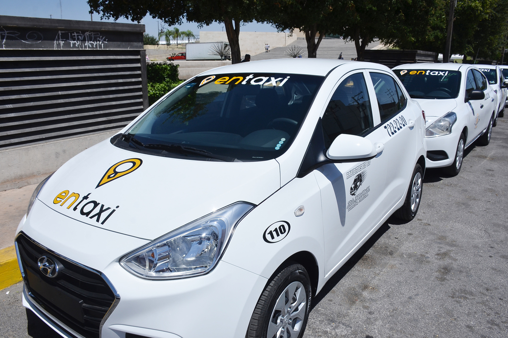 Busca la plataforma 'EnTaxi' desplazar a Uber en Torreón, sumando más choferes durante este 2019. (ARCHIVO)