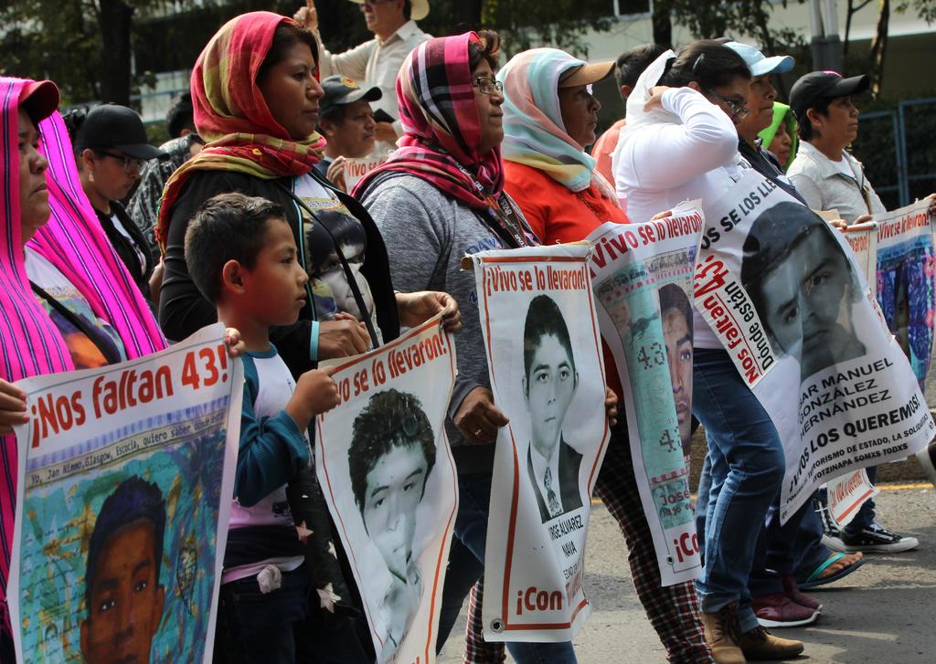 Las nuevas evidencias de tortura en el caso Ayotzinapa reafirman 'la urgencia de investigar' a funcionarios que incurrieron en violaciones a derechos humanos y obstruyeron la búsqueda de la justicia, destacó este lunes la Oficina de Derechos Humanos de la ONU en México. (ARCHIVO)