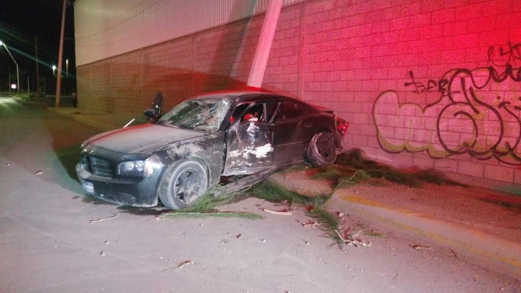 El accidente se reportó alrededor de las tres horas sobre la avenida Juárez, a la altura del bulevar Ejército Mexicano. (EL SIGLO DE TORREÓN)

