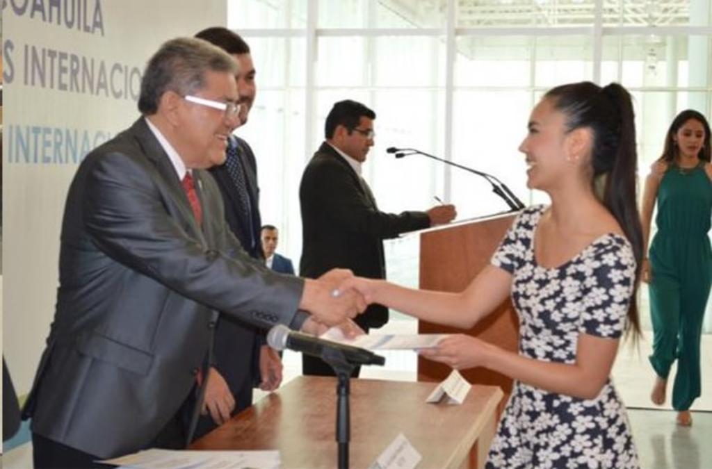 El evento se realizo en la universidad y estuvieron presentes el rector Salvador Hernández Vélez y el representante de la federación Reyes Flores Hurtado.
(TWITTER)