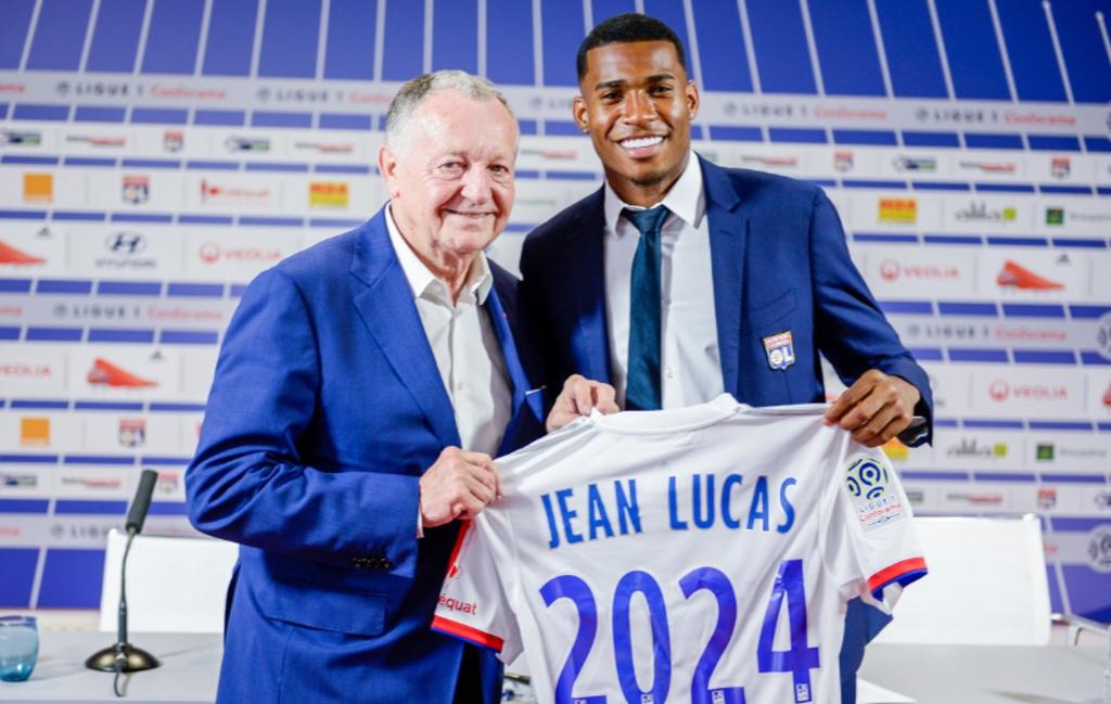 El club galo ha pagado 8 millones de euros más una parte del futuro eventual traspaso del futbolista, indicó el Lyon en un comunicado. (ESPECIAL)