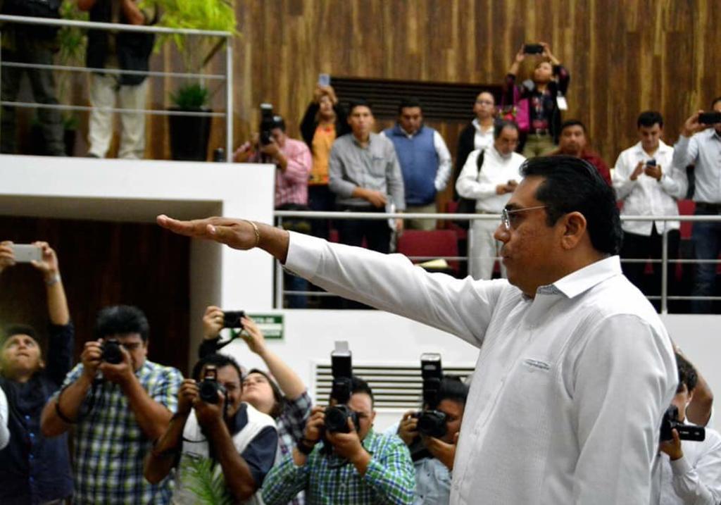 El presidente de la Comisión de Derechos Humanos del Estado de Yucatán (Codhey), Miguel Oscar Sabido Santana, enfrenta una denuncia ante el propio Órgano Interno de Control del organismo, por supuesto nepotismo y violaciones a los derechos humanos. (TWITTER)
