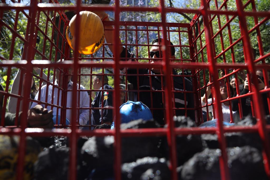 La Secretaría del Trabajo y Previsión Social (STPS) puso en marcha el Plan integral para la reparación y la justicia en Pasta de Conchos, a fin de rescatar los 63 cuerpos de mineros atrapados desde 2006. (ARCHIVO)