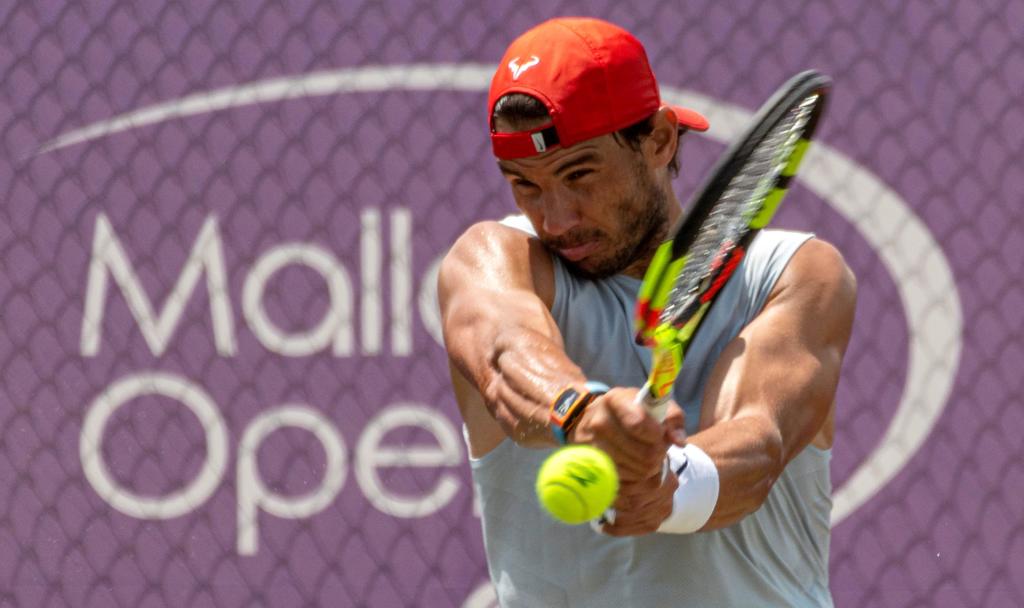 Rafael Nadal mostró algo de molestia por posiblemente ser colocado como tercer cabeza de serie en Wimbledon. (ARCHIVO)