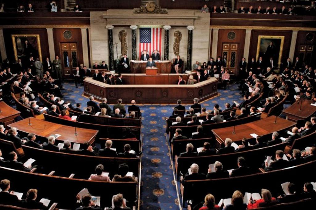 Algunos miembros del Caucus Hispano del Congreso se oponen al proyecto de ley del Senado, argumentando que le da a la administración demasiado margen para gastar el dinero en los propósitos a los que se oponen. (ARCHIVO)
