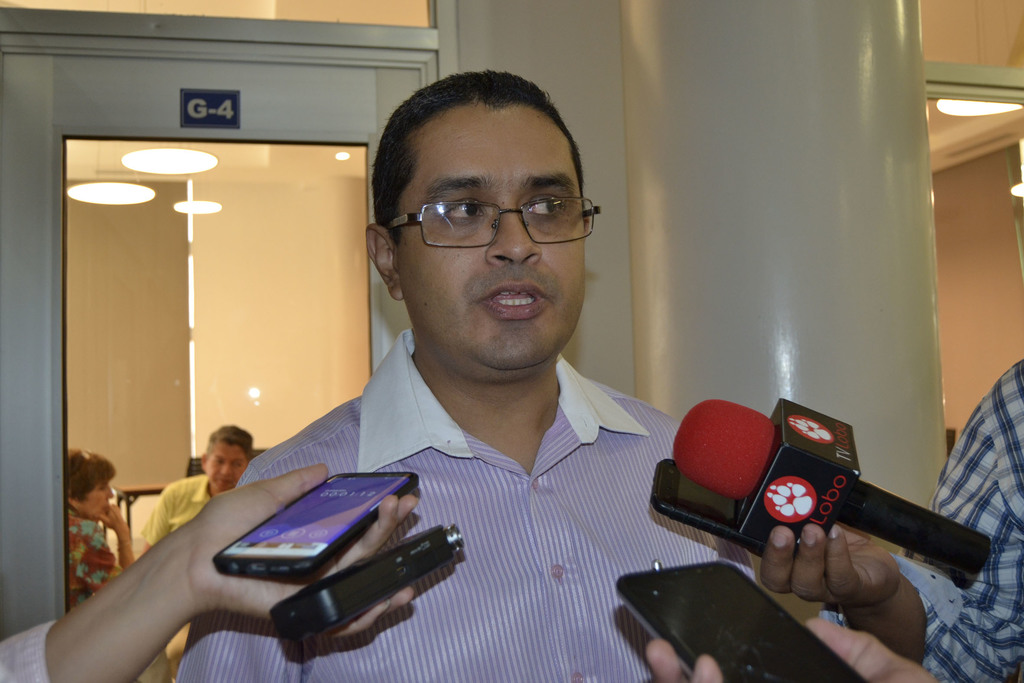 El vocal ejecutivo del Distrito 02 del INE, Salvador Ovalle, dice que actualmente se cumple con la organización de elecciones. (EL SIGLO DE TORREÓN)