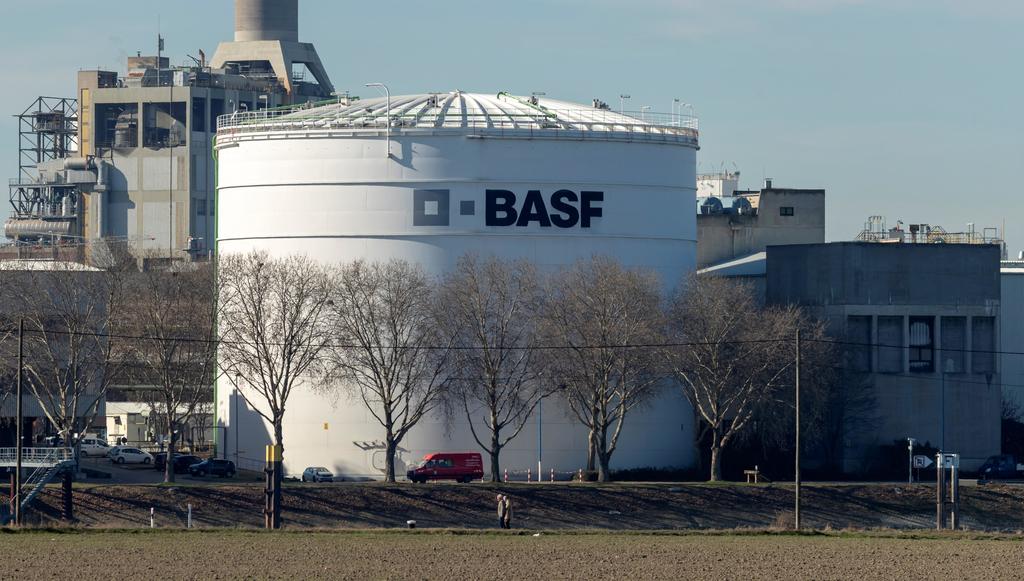 La empresa química BASF eliminará 6,000 empleos para fines del 2021 como parte de un “realineamiento organizacional” para agilizar su administración y simplificar su estructura, informó el jueves la compañía alemana. (ARCHIVO)