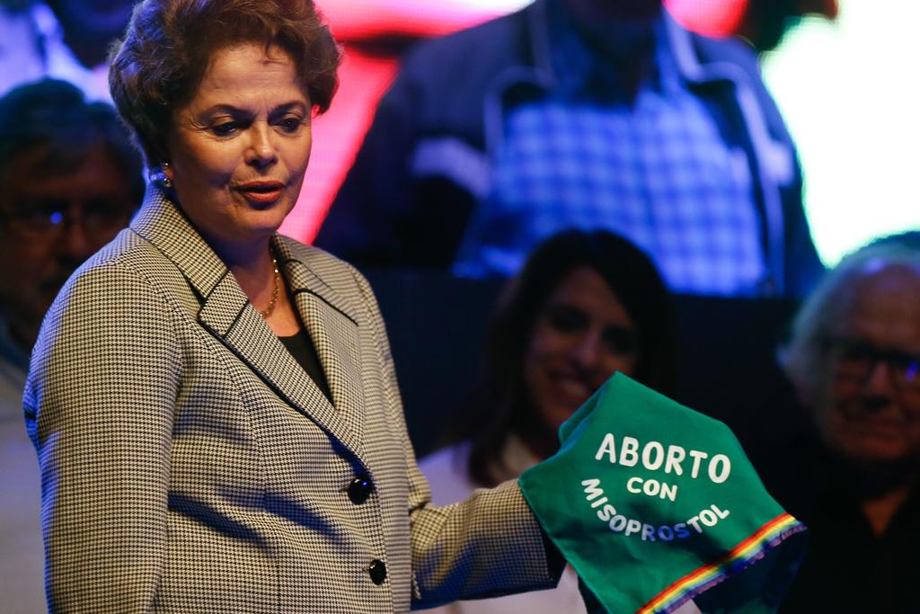 Dilma Rousseff demandaba hace dos meses en Argentina la liberación del también expresidente brasileño Luiz Inácio Lula da Silva. (ARCHIVO)