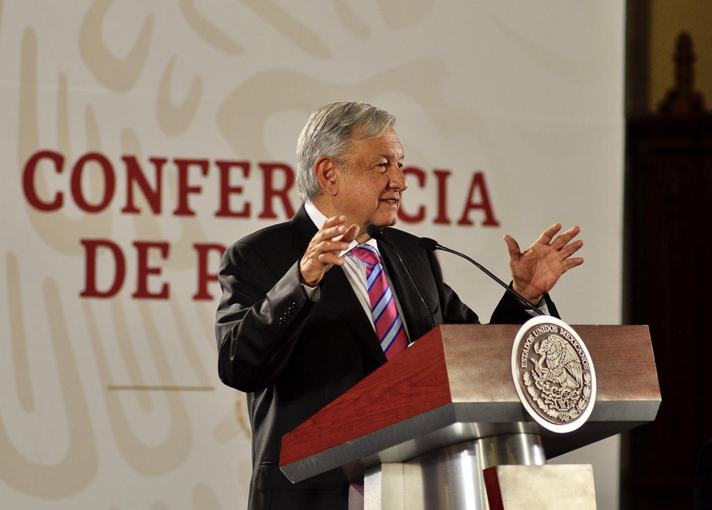 El presidente Andrés Manuel López Obrador aseguró que se formalizará la situación laboral de los trabajadores por honorarios del gobierno federal. (NOTIMEX)