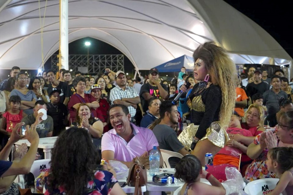 Familias acuden a las instalaciones de la Feria Gómez Palacio 2019 con la intención de divertirse.