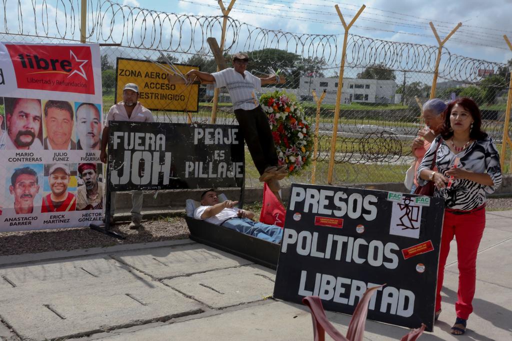 Seguidores de Manuel Zelaya trataron de conmemorar el día del golpe de Estado, sin embargo, les fue impedido.