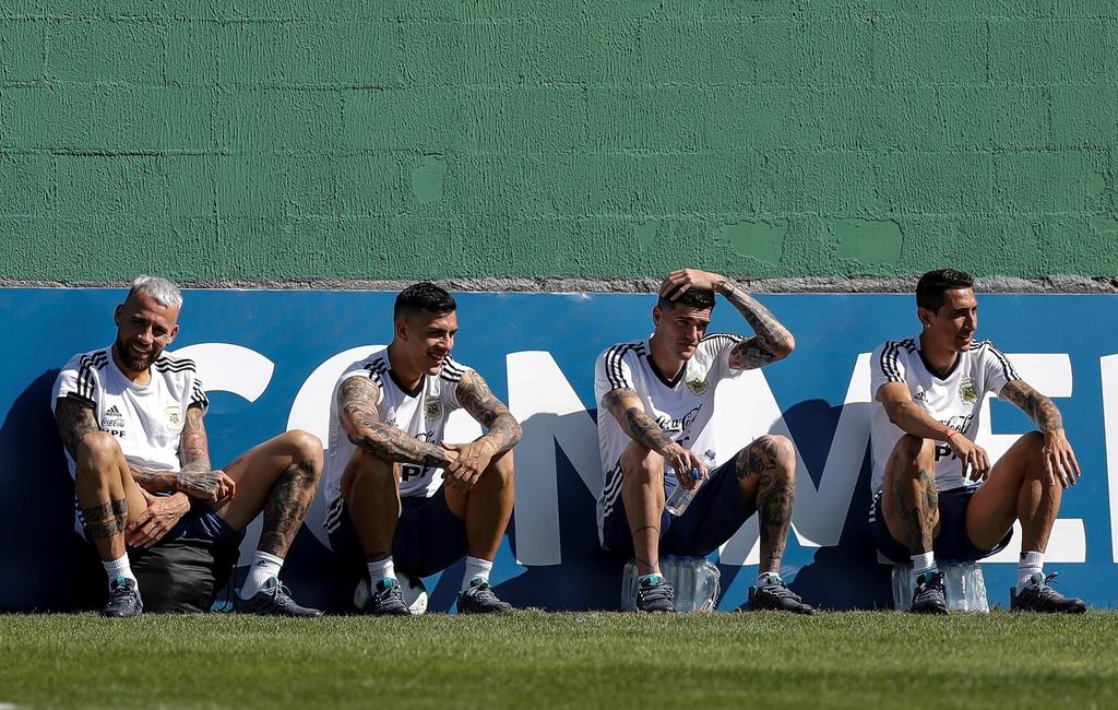 Diecisiete horas después de clasificarse a la final de la Copa América, la selección argentina volvió los entrenamientos. (EFE)